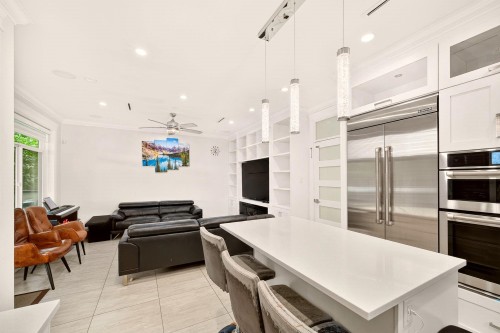 5886 Sherbrooke Street, Vancouver, BC - Indoor Photo Showing Kitchen With Upgraded Kitchen