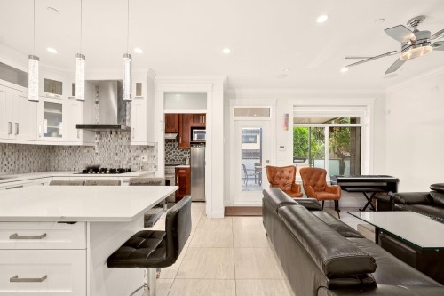 5886 Sherbrooke Street, Vancouver, BC - Indoor Photo Showing Kitchen With Upgraded Kitchen