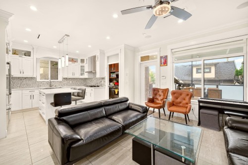 5886 Sherbrooke Street, Vancouver, BC - Indoor