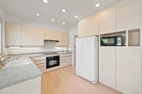 305 17Th Street E, North Vancouver, BC 