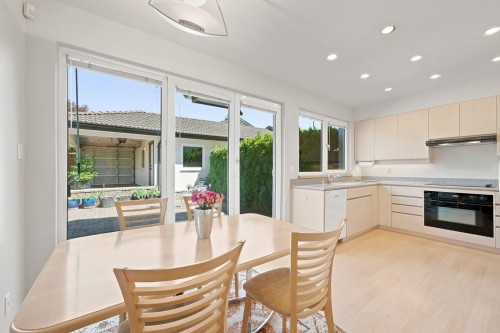 305 17Th Street E, North Vancouver, BC 