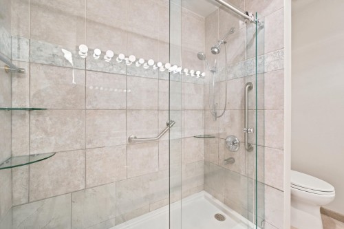 305 17Th Street E, North Vancouver, BC 