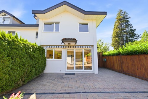 305 17Th Street E, North Vancouver, BC 