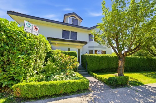 305 17Th Street E, North Vancouver, BC 