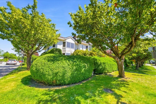 305 17Th Street E, North Vancouver, BC 