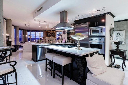 3701-1495 Richards, Vancouver, BC - Indoor Photo Showing Kitchen