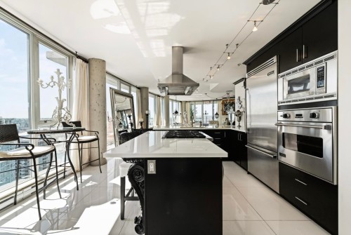 3701-1495 Richards, Vancouver, BC - Indoor Photo Showing Kitchen With Upgraded Kitchen