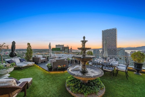 3701-1495 Richards, Vancouver, BC - Outdoor With View