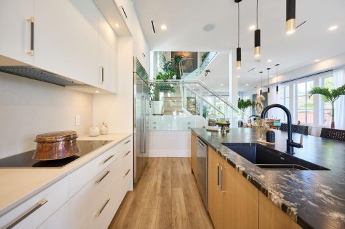 449 15Th Street E, North Vancouver, BC 