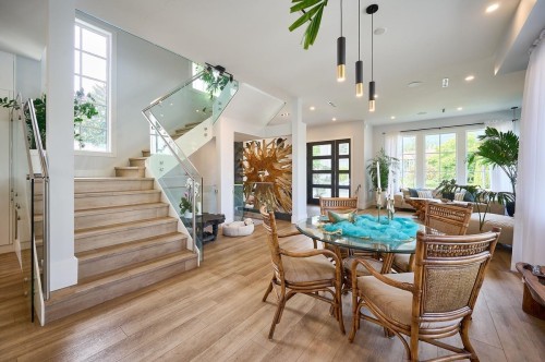 449 15Th Street E, North Vancouver, BC 