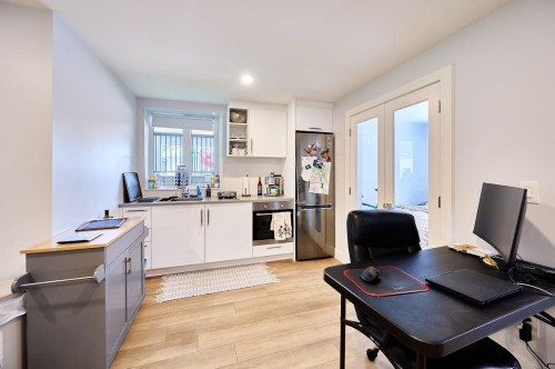449 15Th Street E, North Vancouver, BC 