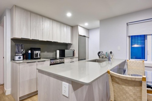 449 15Th Street E, North Vancouver, BC 