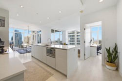 2506-4670 Assembly Way Burnaby, BC V5H 0H3