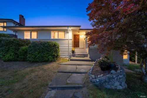 468 Saville Crescent, North Vancouver, BC - Outdoor