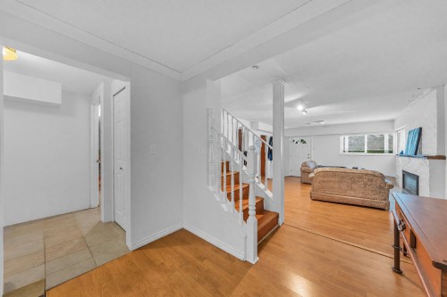 468 Saville Crescent, North Vancouver, BC - Indoor Photo Showing Other Room