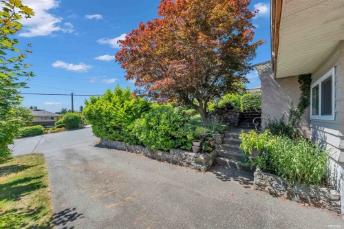 468 Saville Crescent, North Vancouver, BC - Outdoor