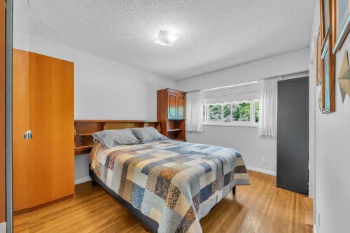 468 Saville Crescent, North Vancouver, BC - Indoor Photo Showing Bedroom