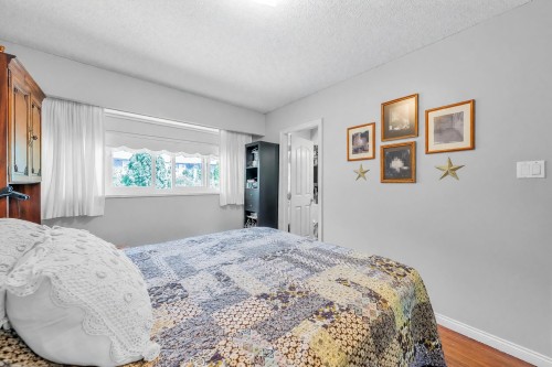 468 Saville Crescent, North Vancouver, BC - Indoor Photo Showing Bedroom
