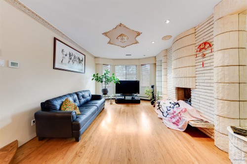 2825 3Rd Avenue E, Vancouver, BC 