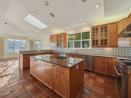 6231 Taylor Drive, West Vancouver, BC 