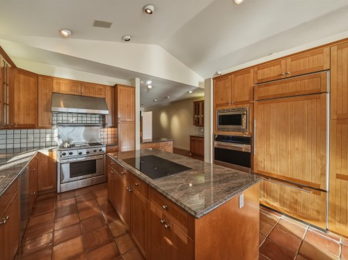6231 Taylor Drive, West Vancouver, BC 