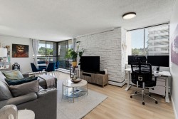 302-3737 Bartlett Court Burnaby, BC V3J 7E3