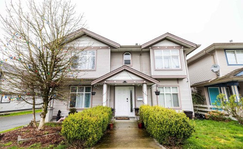 11537 240 Street  Maple Ridge, BC V2W 1A3