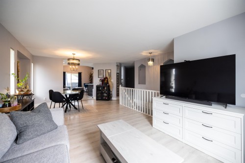 11537 240 Street, Maple Ridge, BC 