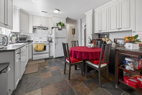 11537 240 Street, Maple Ridge, BC 