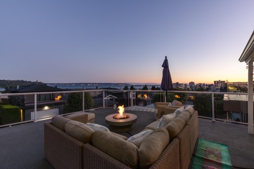 1104 Esquimalt Avenue  West Vancouver, BC V7T 1K1