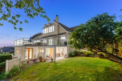 1104 Esquimalt Avenue  West Vancouver, BC V7T 1K1
