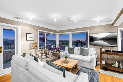 1104 Esquimalt Avenue, West Vancouver, BC 