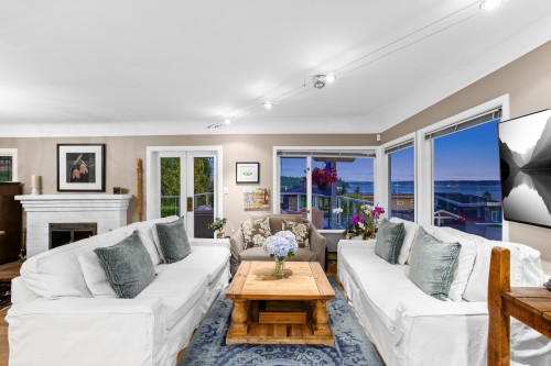 1104 Esquimalt Avenue, West Vancouver, BC 