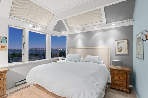 1104 Esquimalt Avenue, West Vancouver, BC 