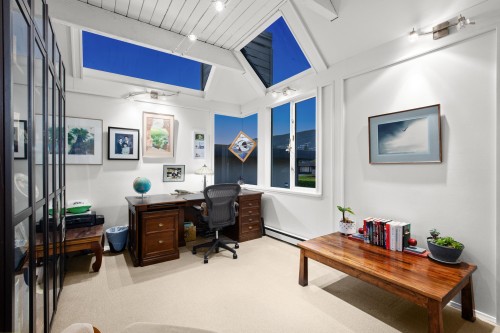 1104 Esquimalt Avenue, West Vancouver, BC 