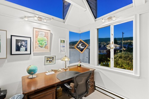 1104 Esquimalt Avenue, West Vancouver, BC 