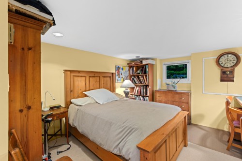 1104 Esquimalt Avenue, West Vancouver, BC 