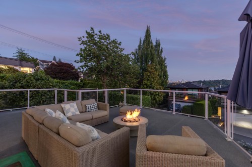 1104 Esquimalt Avenue, West Vancouver, BC 