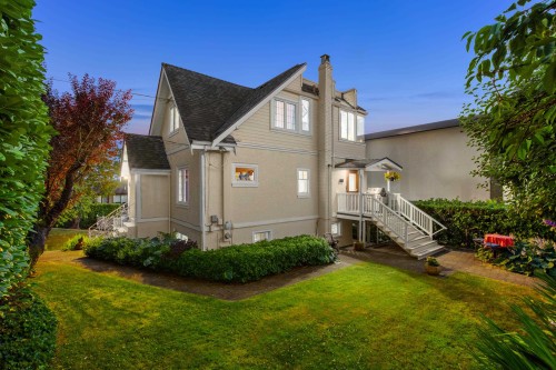 1104 Esquimalt Avenue, West Vancouver, BC 