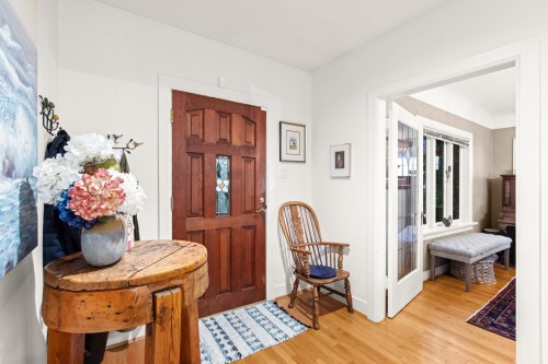 1104 Esquimalt Avenue, West Vancouver, BC 