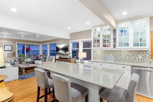 1104 Esquimalt Avenue, West Vancouver, BC 