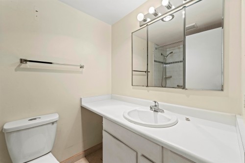 108-1420 8Th Avenue E, Vancouver, BC - Indoor Photo Showing Bathroom