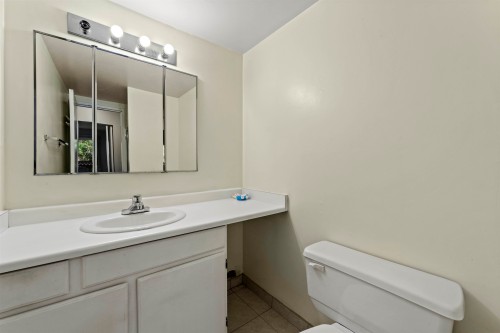 108-1420 8Th Avenue E, Vancouver, BC - Indoor Photo Showing Bathroom