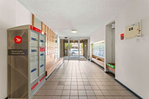 108-1420 8Th Avenue E, Vancouver, BC - Indoor Photo Showing Other Room