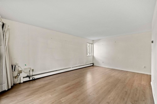 108-1420 8Th Avenue E, Vancouver, BC - Indoor Photo Showing Other Room