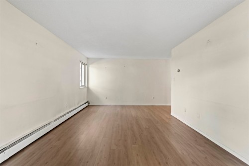 108-1420 8Th Avenue E, Vancouver, BC - Indoor Photo Showing Other Room