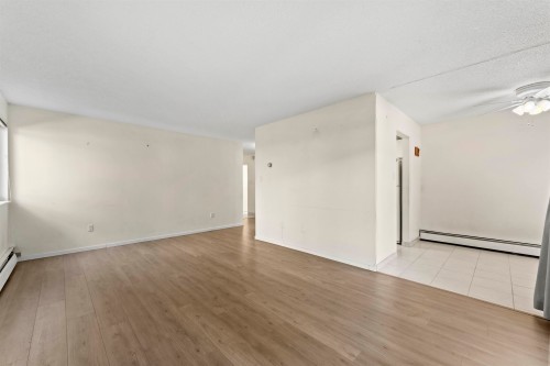 108-1420 8Th Avenue E, Vancouver, BC - Indoor Photo Showing Other Room