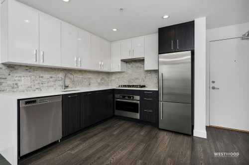 1403-518 Whiting Way  Coquitlam, BC V3J 0H7