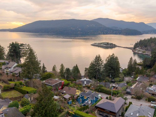 6252 Wellington Avenue, West Vancouver, BC 