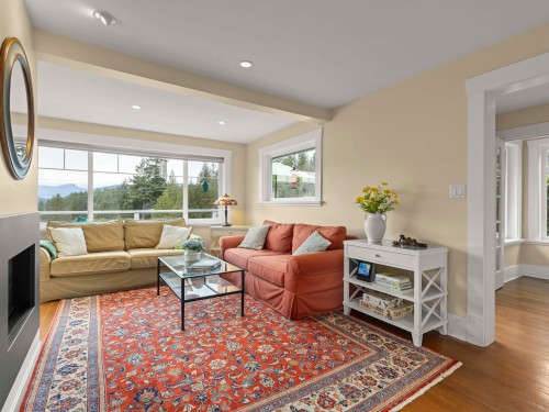 6252 Wellington Avenue, West Vancouver, BC 